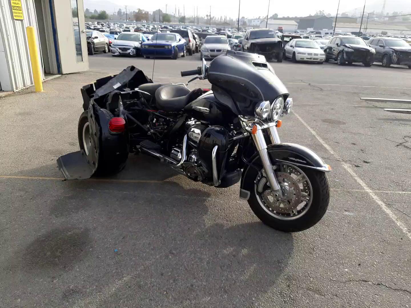 2017 HARLEY-DAVIDSON FLHTCUTG T 1HD1MAD37HB855148