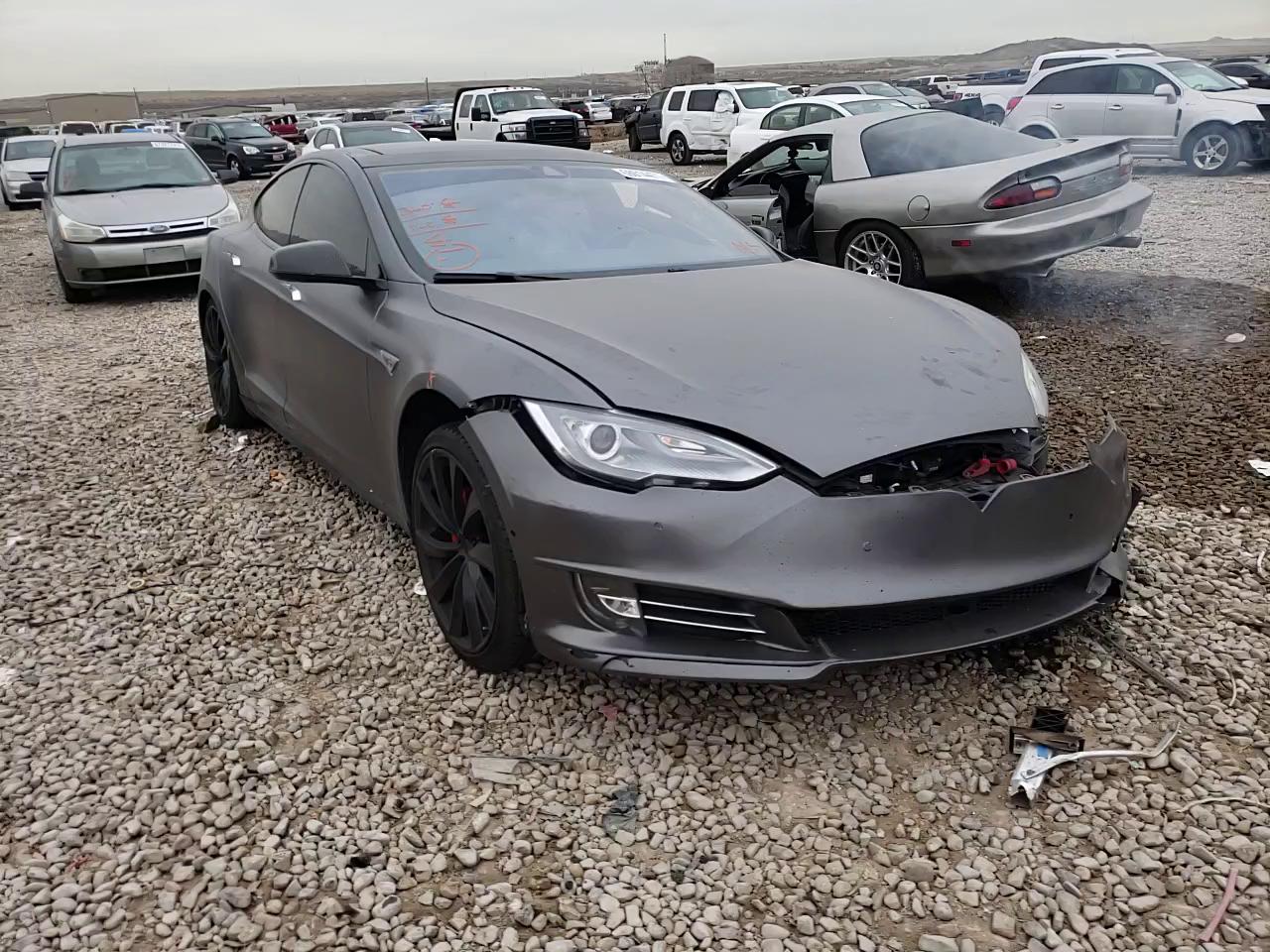 2015 TESLA MODEL S P8 5YJSA1H49FF081349