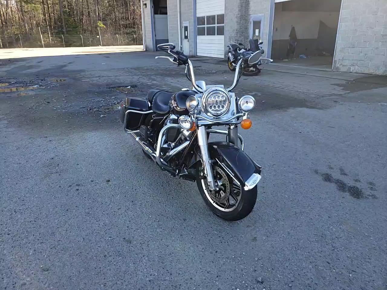 2019 HARLEY-DAVIDSON FLHR 1HD1FBC13KB645511