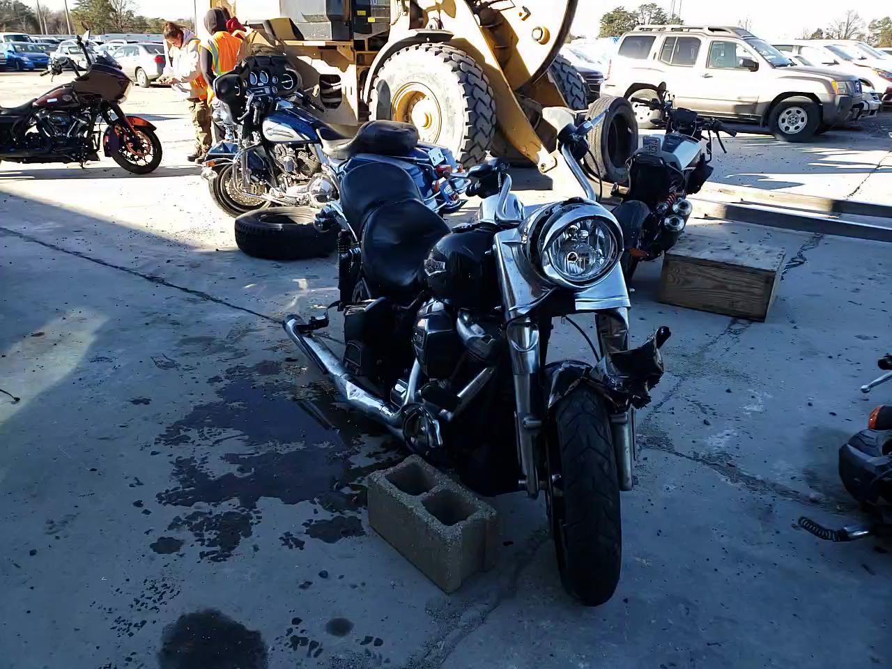 2019 HARLEY-DAVIDSON FLHR 1HD1FBC16KB613331