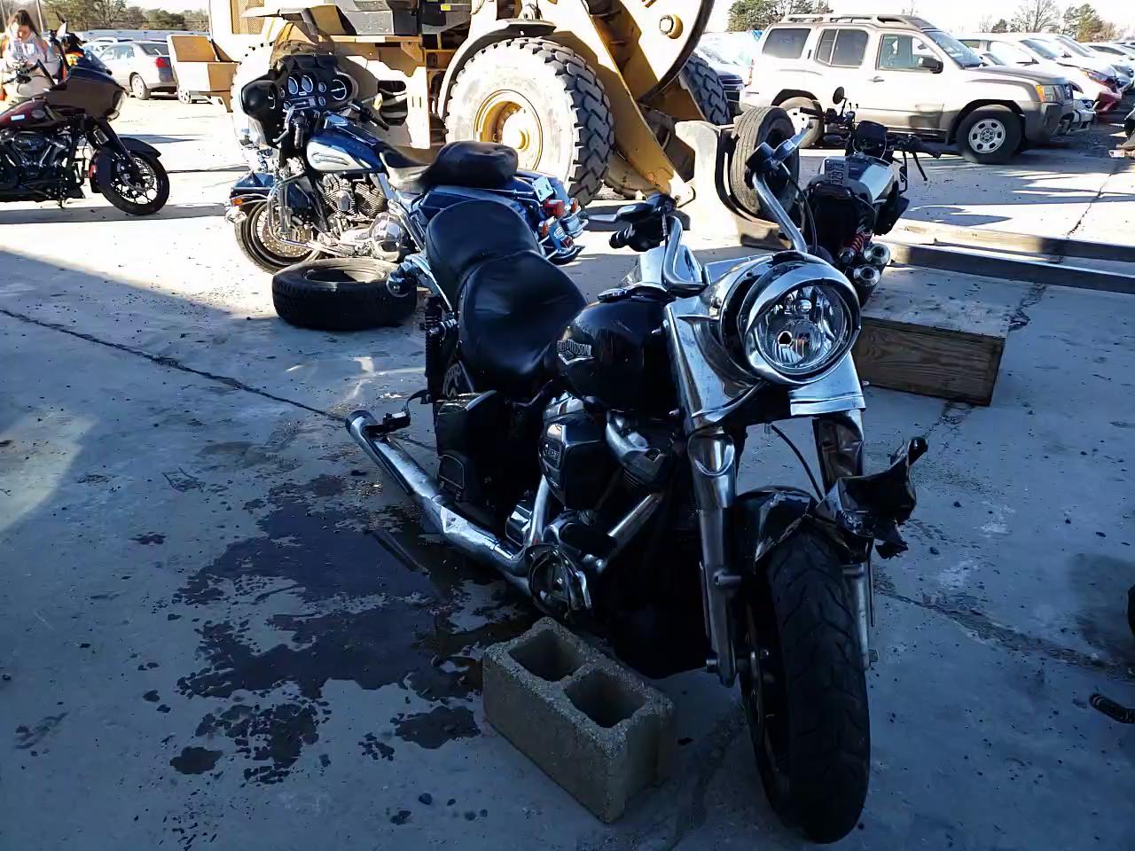 2019 HARLEY-DAVIDSON FLHR 1HD1FBC16KB613331
