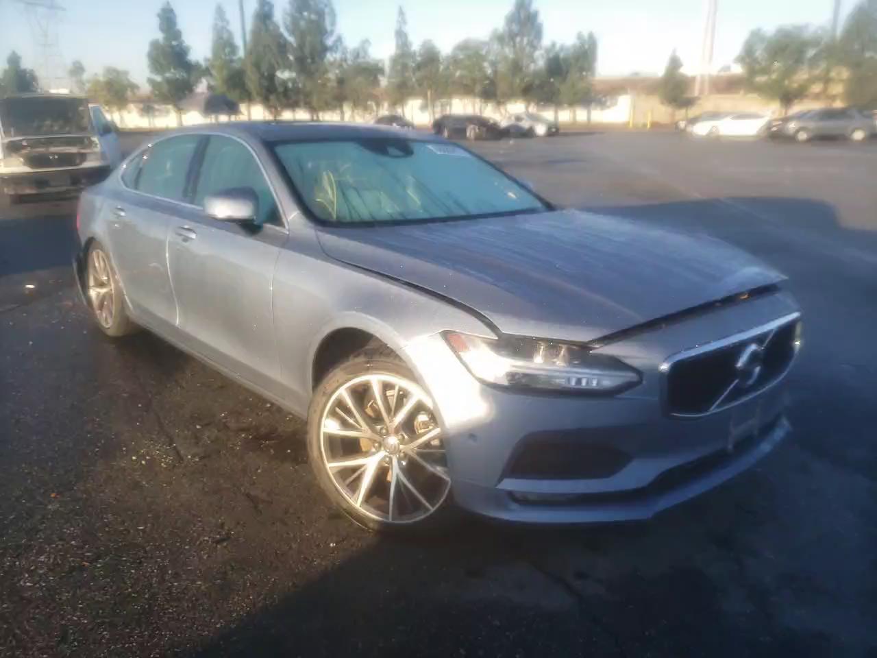 2018 VOLVO S90 T5 MOM LVY982AK8JP029842