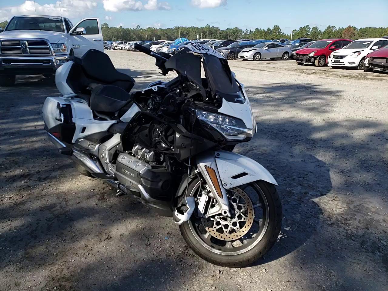 2018 HONDA GL1800 D JH2SC7958JK001966