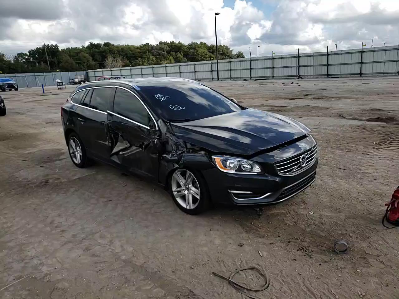 2015 VOLVO V60 PREMIE YV140MEK7F1254787