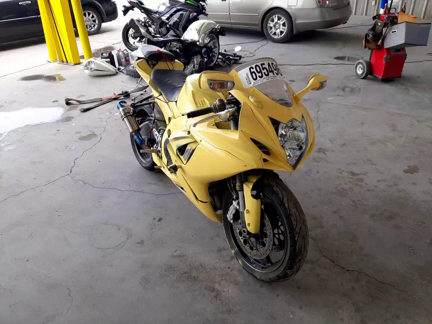 2014 SUZUKI GSX-R600 JS1GN7FA1E2100185