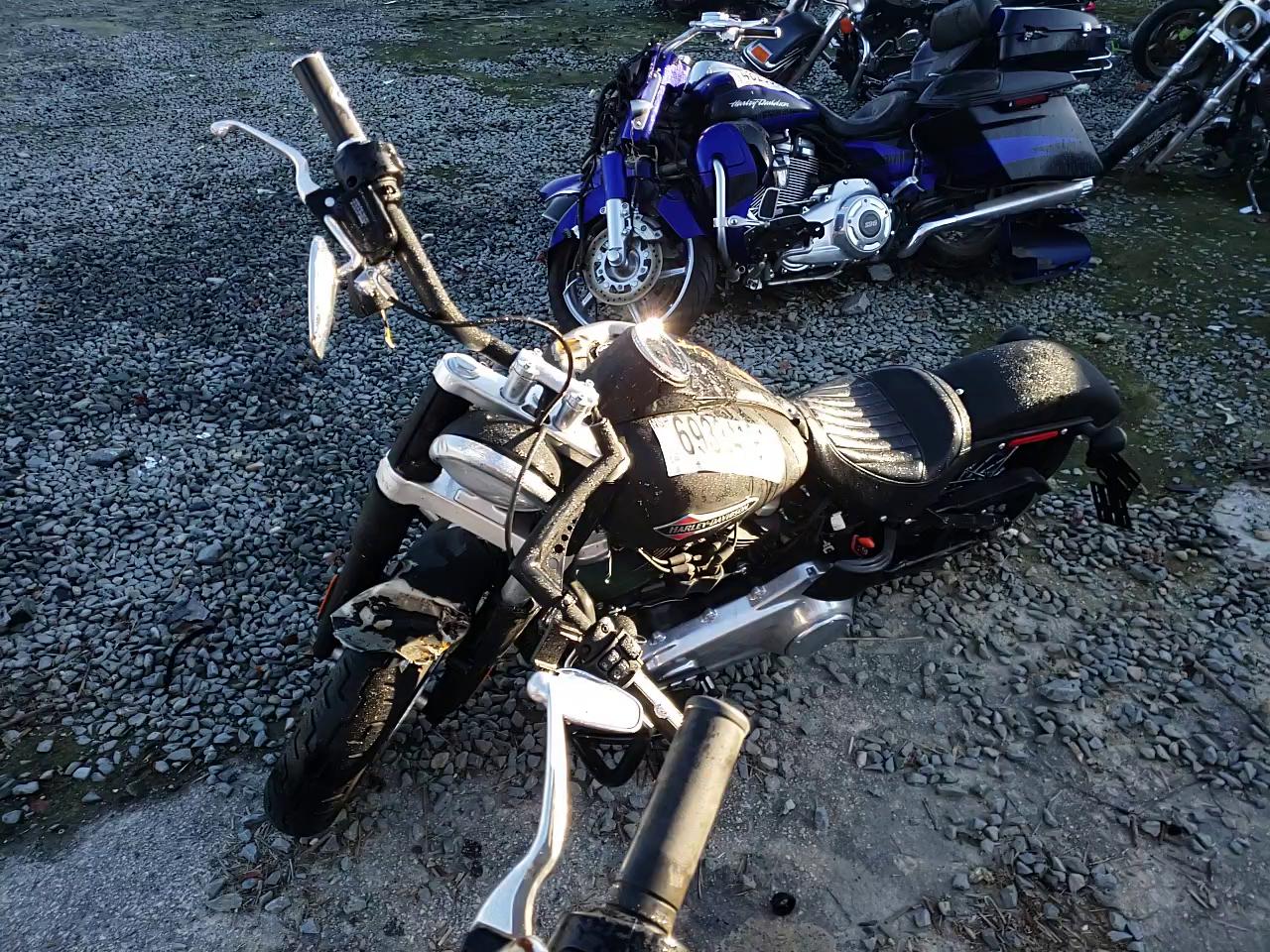 2021 HARLEY-DAVIDSON FLSL 1HD1YDJ11MB026076