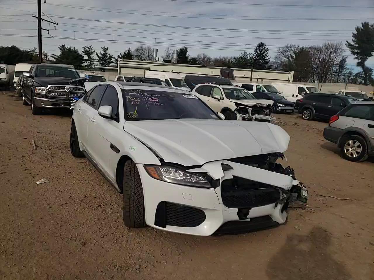 2017 JAGUAR XF S SAJBG4BV2HCY37557
