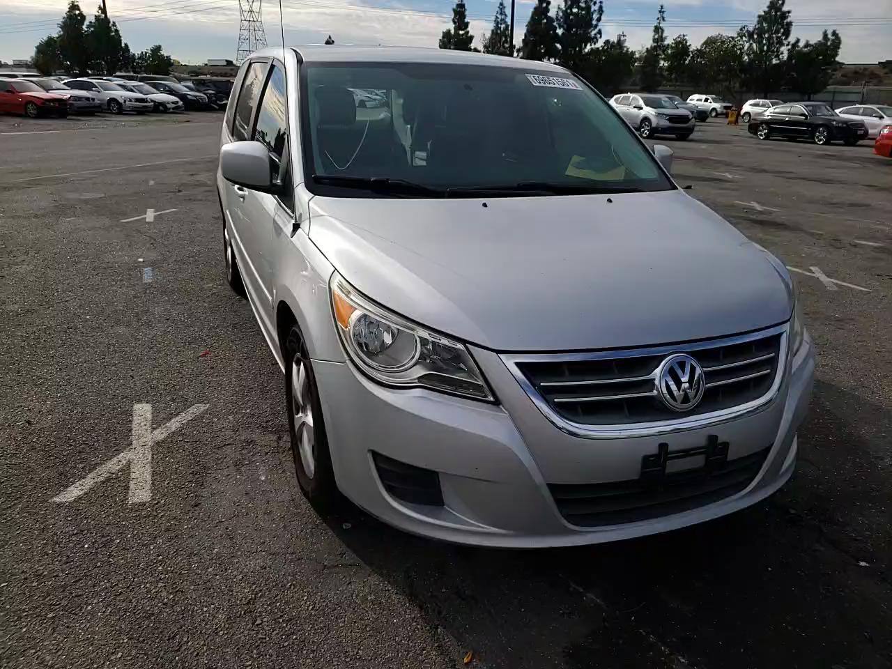 2010 VOLKSWAGEN ROUTAN SE 2V4RW3D17AR424086