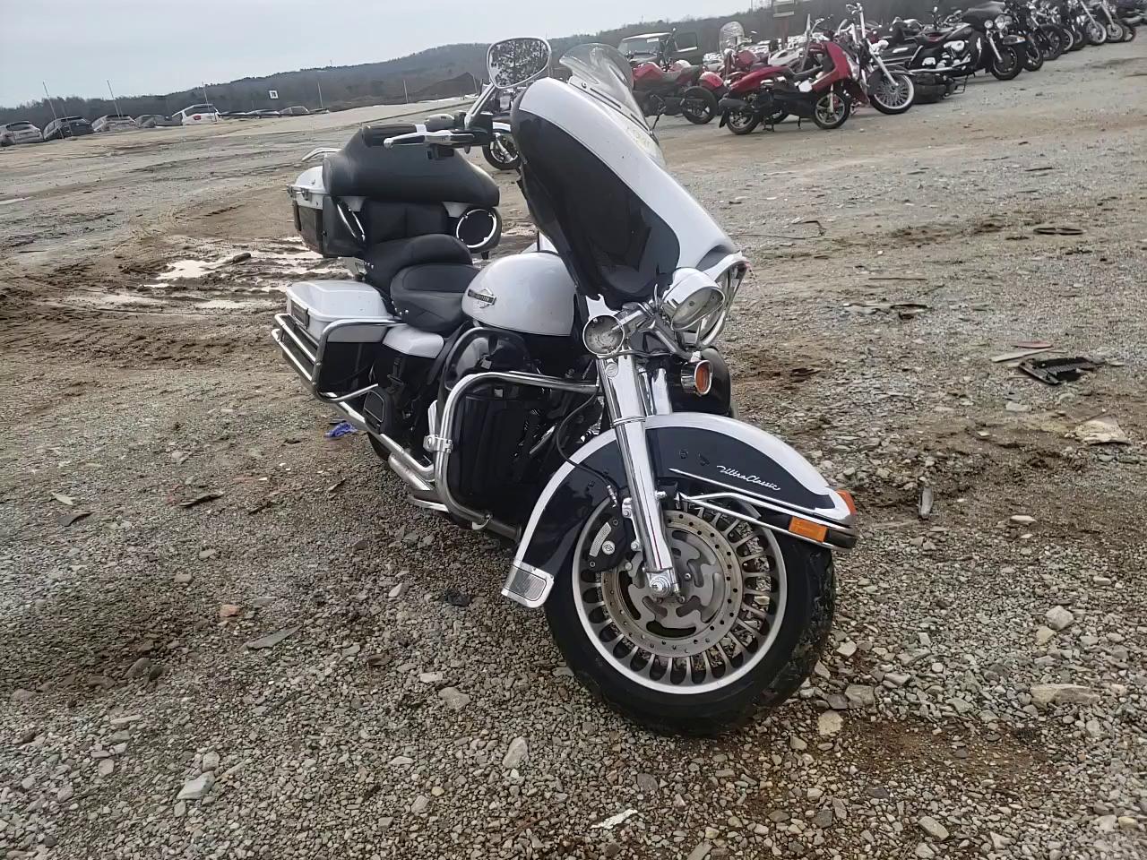 2009 HARLEY-DAVIDSON FLHTCU 1HD1FC4149Y693630