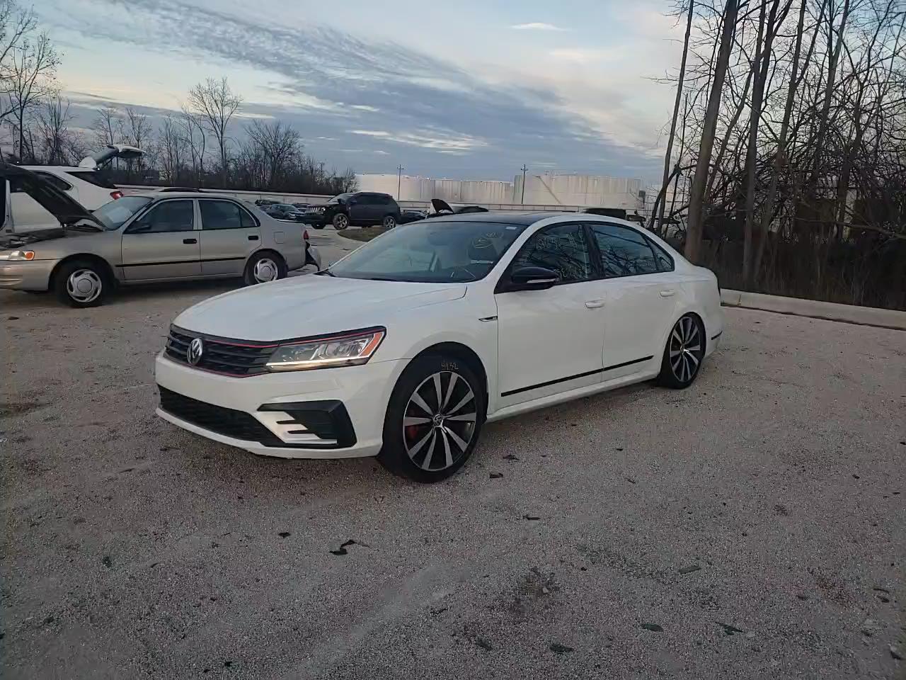 2018 VOLKSWAGEN PASSAT GT 1VWJM7A33JC035588