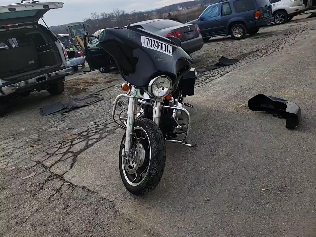 2011 HARLEY-DAVIDSON FLHX 1HD1KBM1XBB636816