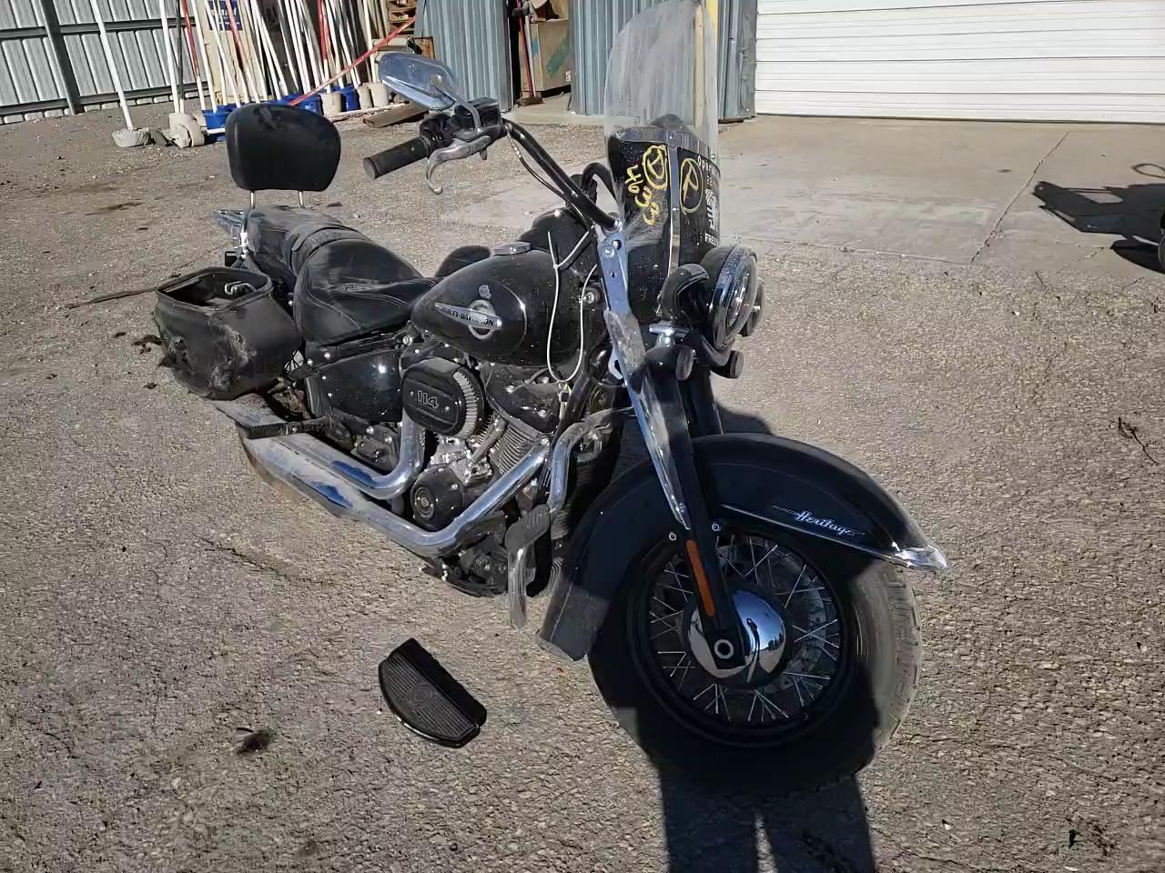2018 HARLEY-DAVIDSON FLHCS HERI 1HD1YBK12JC057281