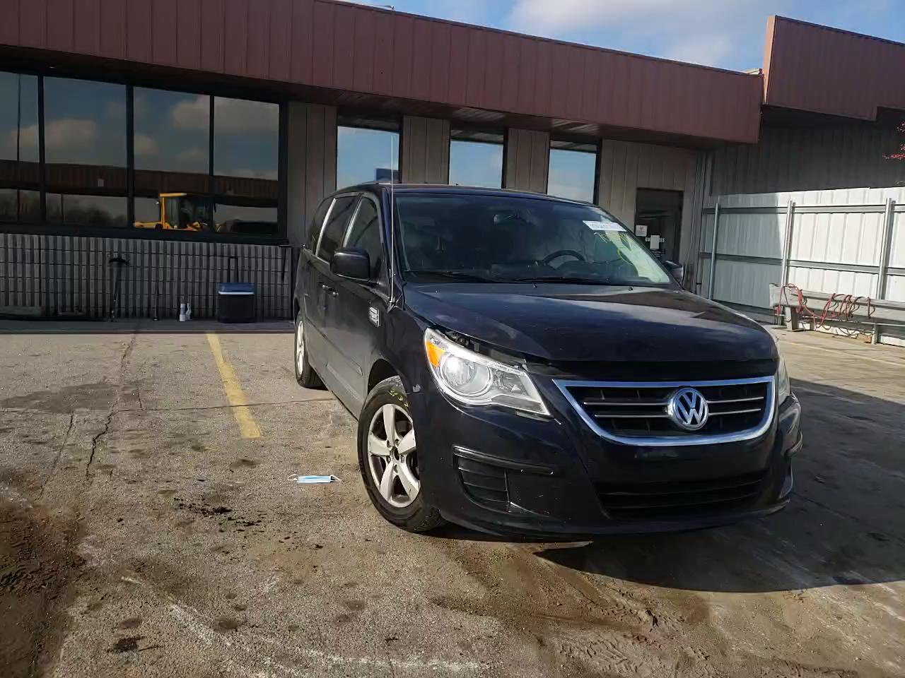 2011 VOLKSWAGEN ROUTAN SE 2V4RW3DG4BR716946