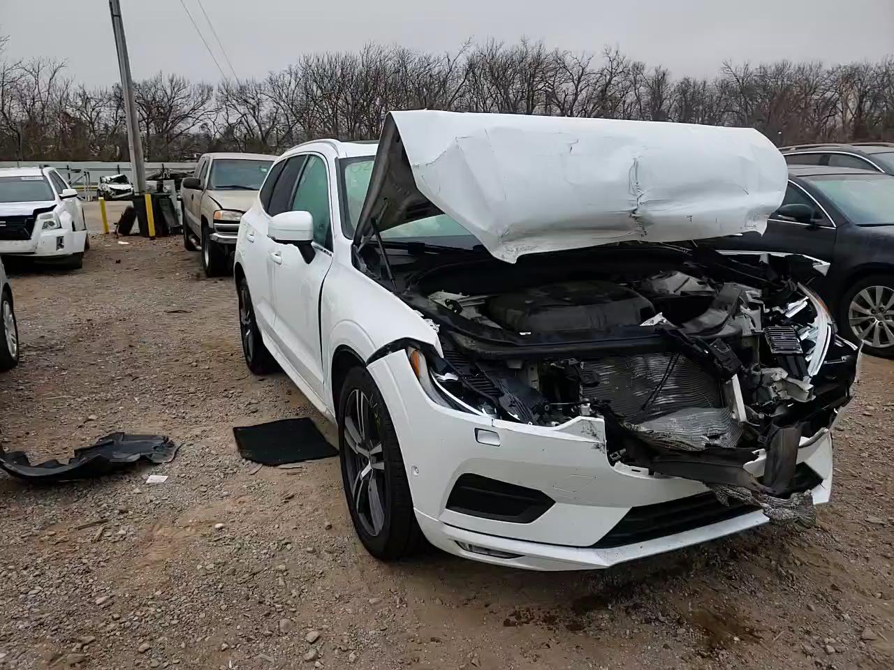 2018 VOLVO XC60 T6 MO YV4A22RK3J1023599