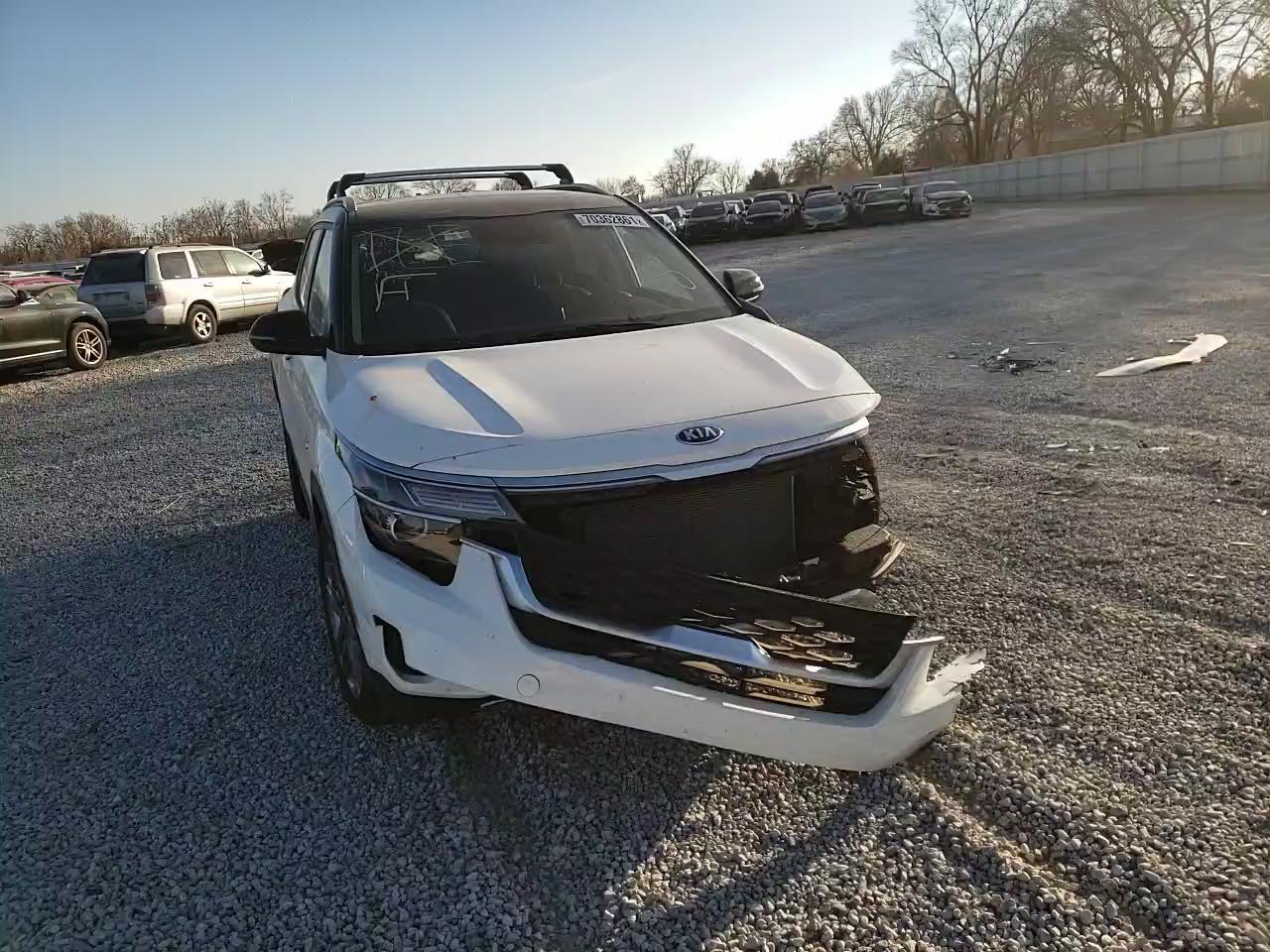 2021 KIA SELTOS S KNDEUCAA6M7199202