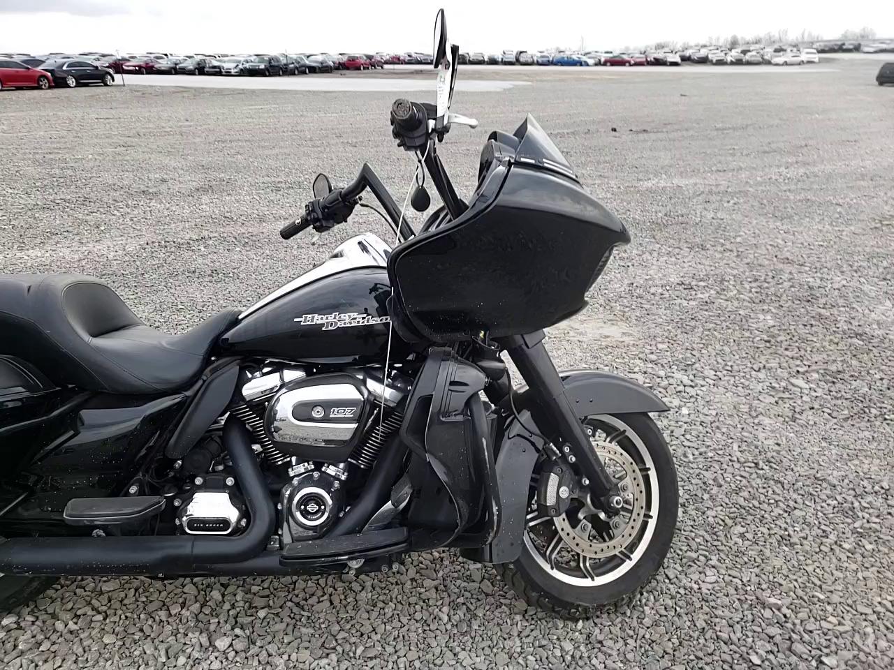 2017 HARLEY-DAVIDSON FLTRU 1HD1KGD17HB632194