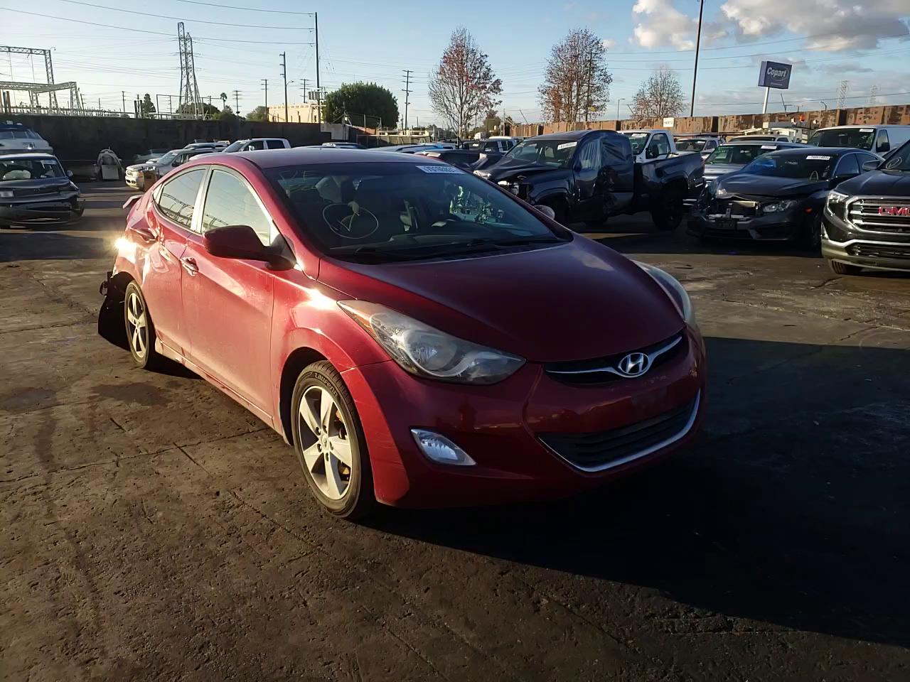 2013 HYUNDAI ELANTRA GL - KMHDH4AE3DU513586
