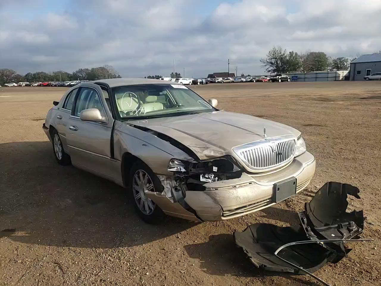2010 LINCOLN TOWN CAR S 2LNBL8CV1AX605276