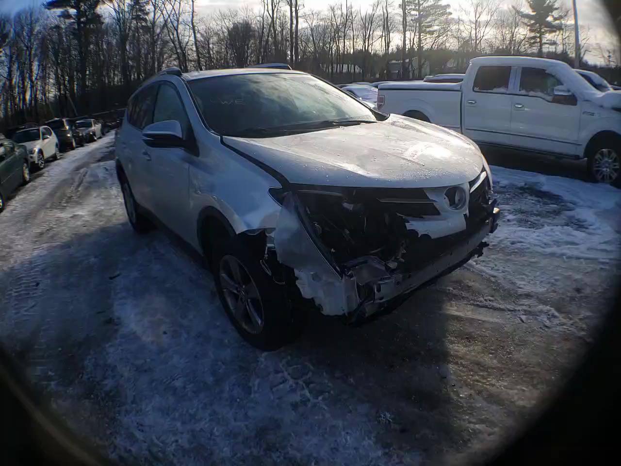 2015 TOYOTA RAV4 XLE - JTMRFREV9FJ036125