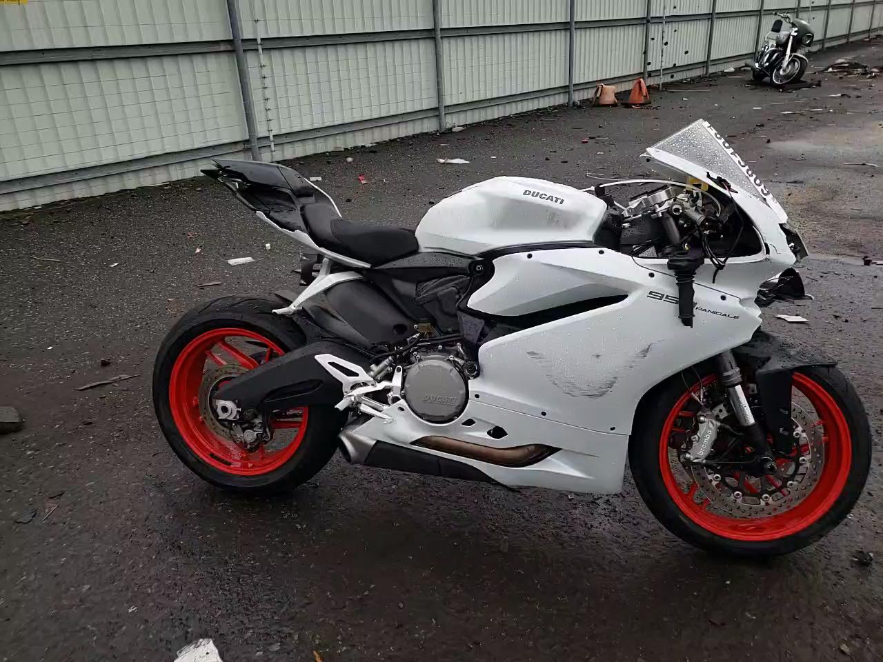 2016 DUCATI SUPERBIKE ZDM14B1W9GB002131