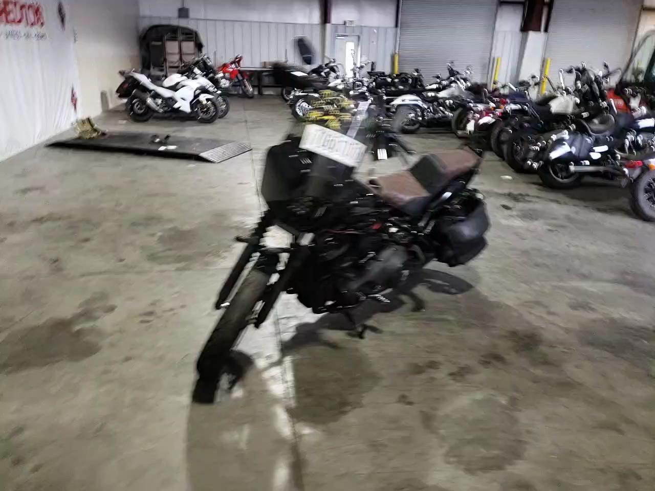 2018 HARLEY-DAVIDSON FXBB STREE 1HD1YJJ37JC084733