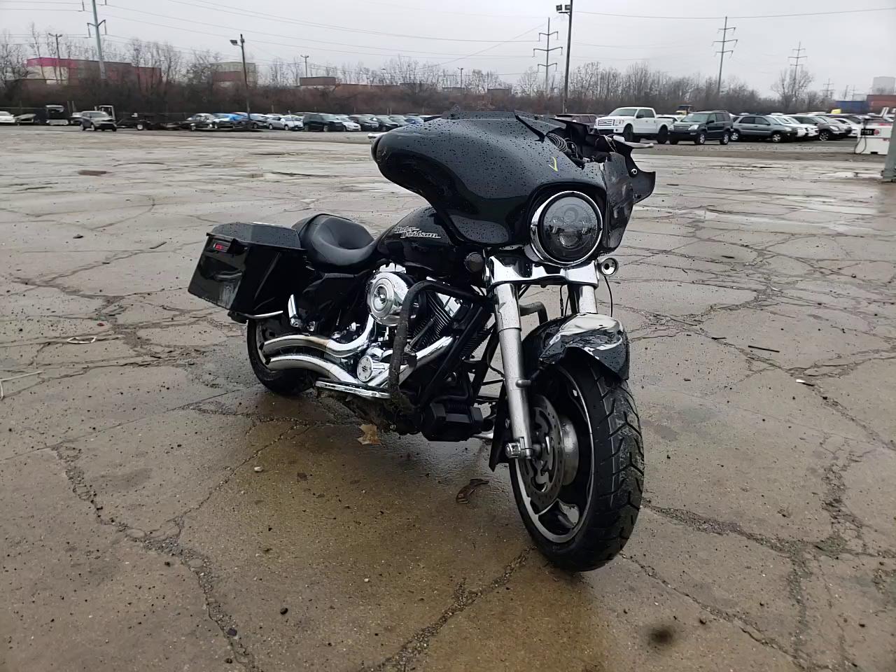 2011 HARLEY-DAVIDSON FLHX 1HD1KBM14BB655264