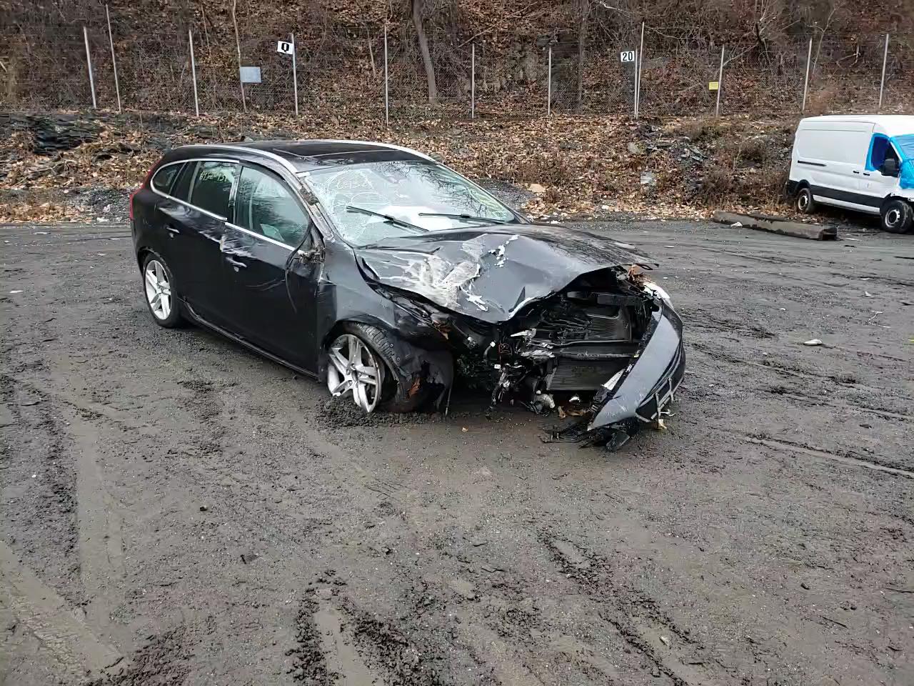 2015 VOLVO V60 PREMIE YV1612SB5F1195642