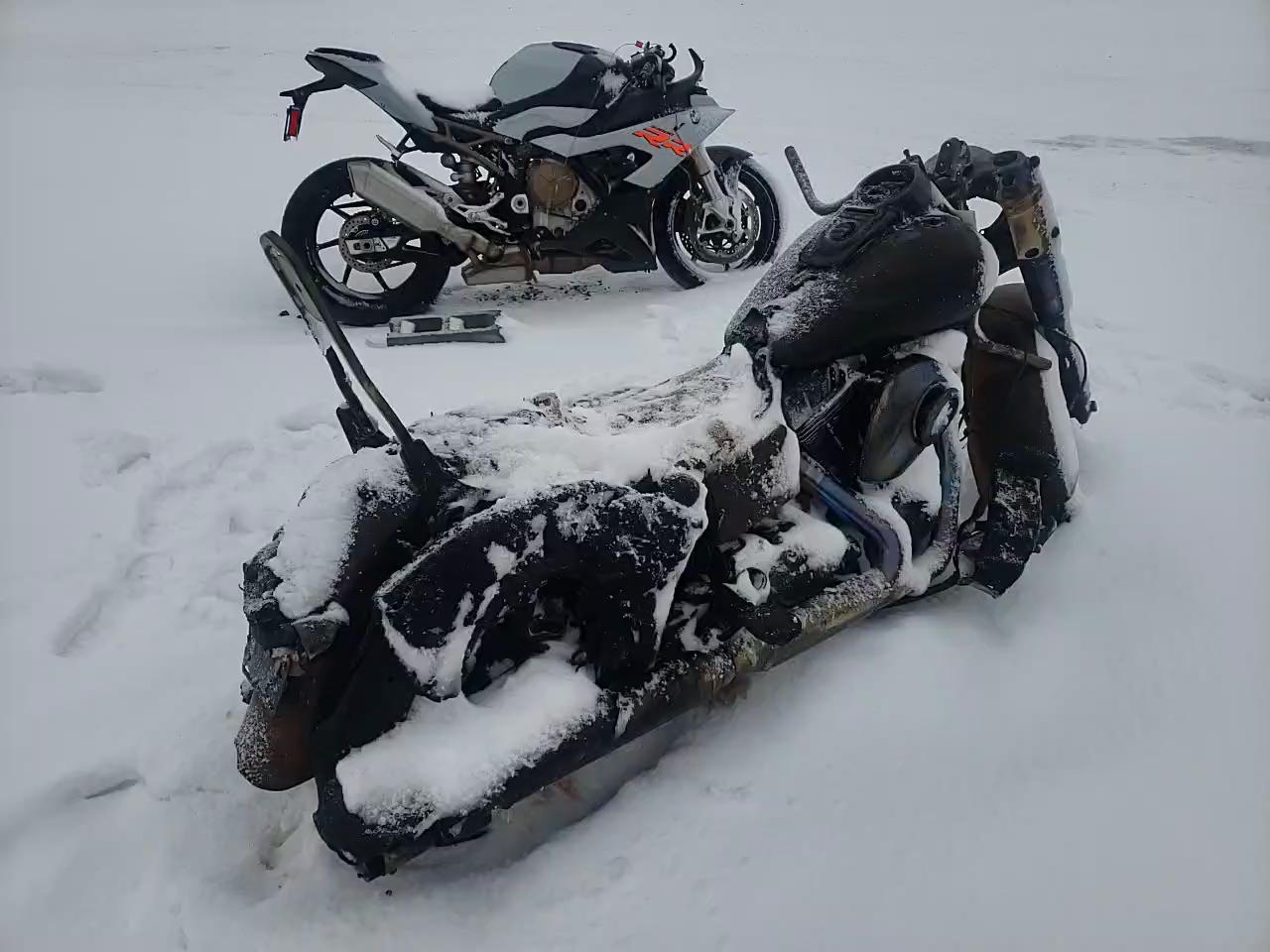 2015 HARLEY-DAVIDSON FLD SWITCH 1HD1GZM32FC305997