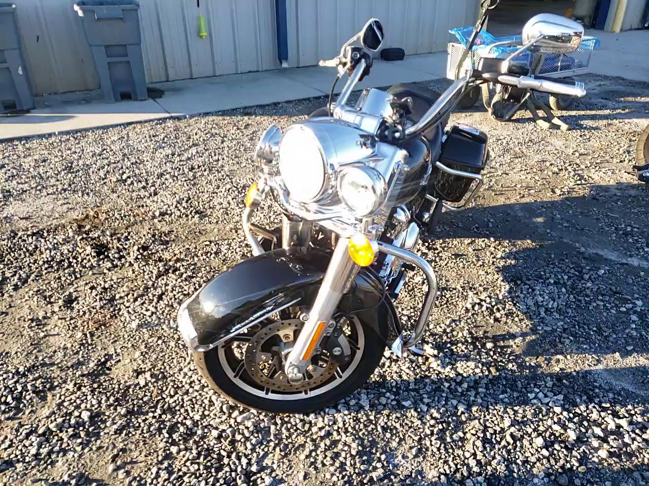 2018 HARLEY-DAVIDSON FLHR ROAD 1HD1FBC11JB679185