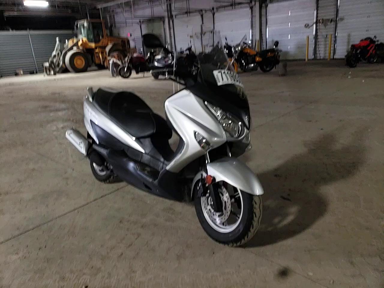 2014 SUZUKI UH200 MLCCH41A6E1600353