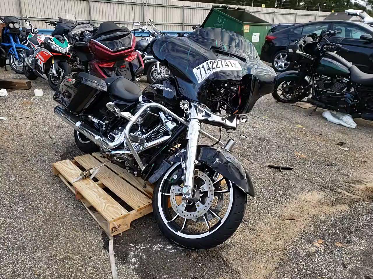 2020 HARLEY-DAVIDSON FLHX 1HD1KBC14LB636071