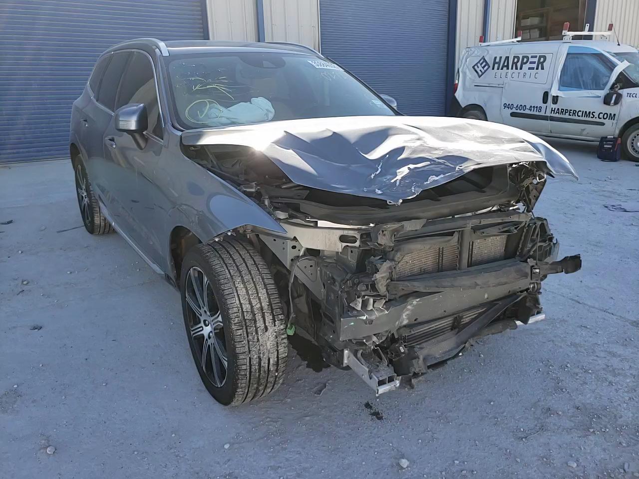 2018 VOLVO XC60 T5 IN YV4102RL9J1027218