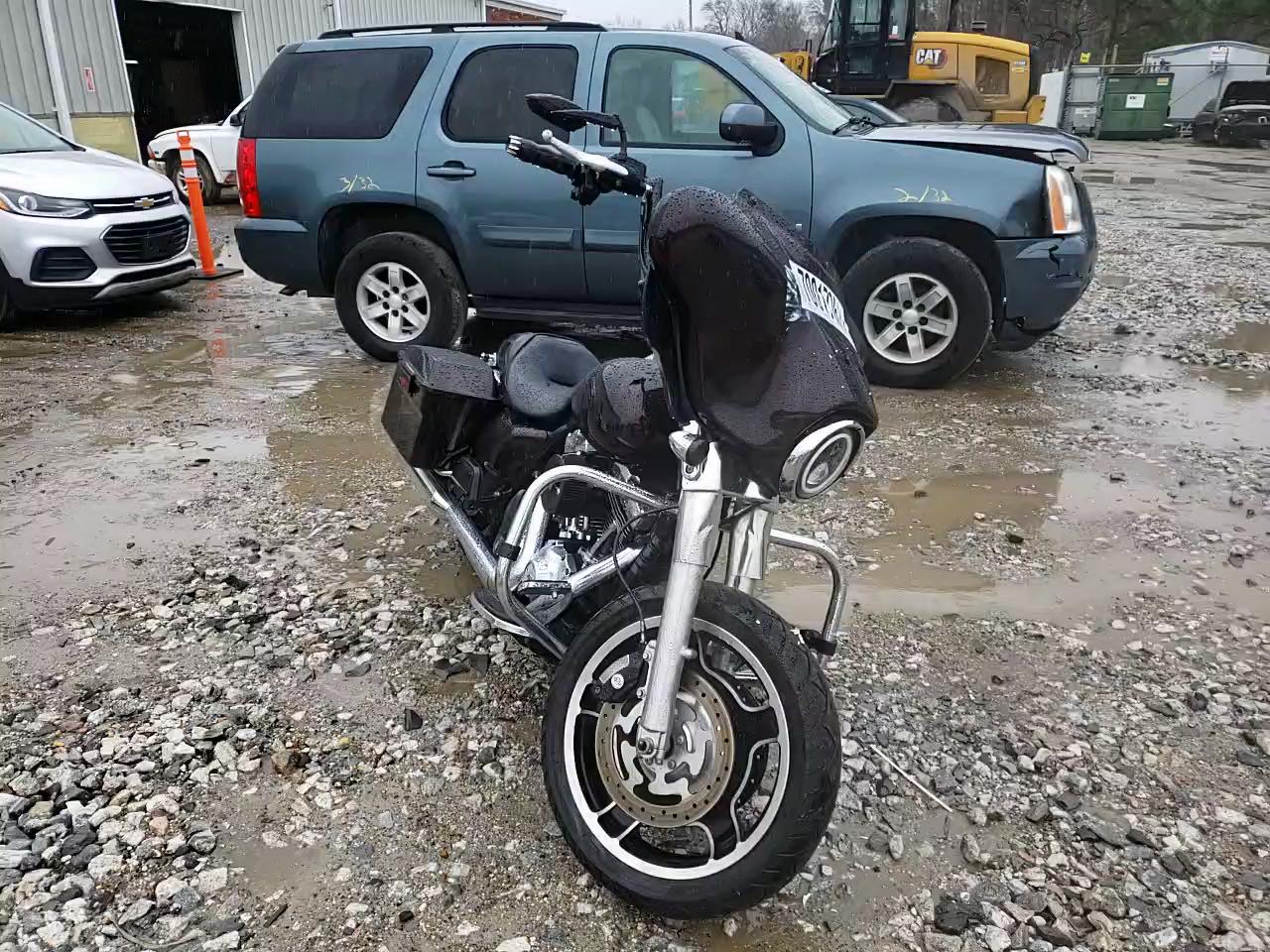 2011 HARLEY-DAVIDSON FLHX 1HD1KBM13BB630954