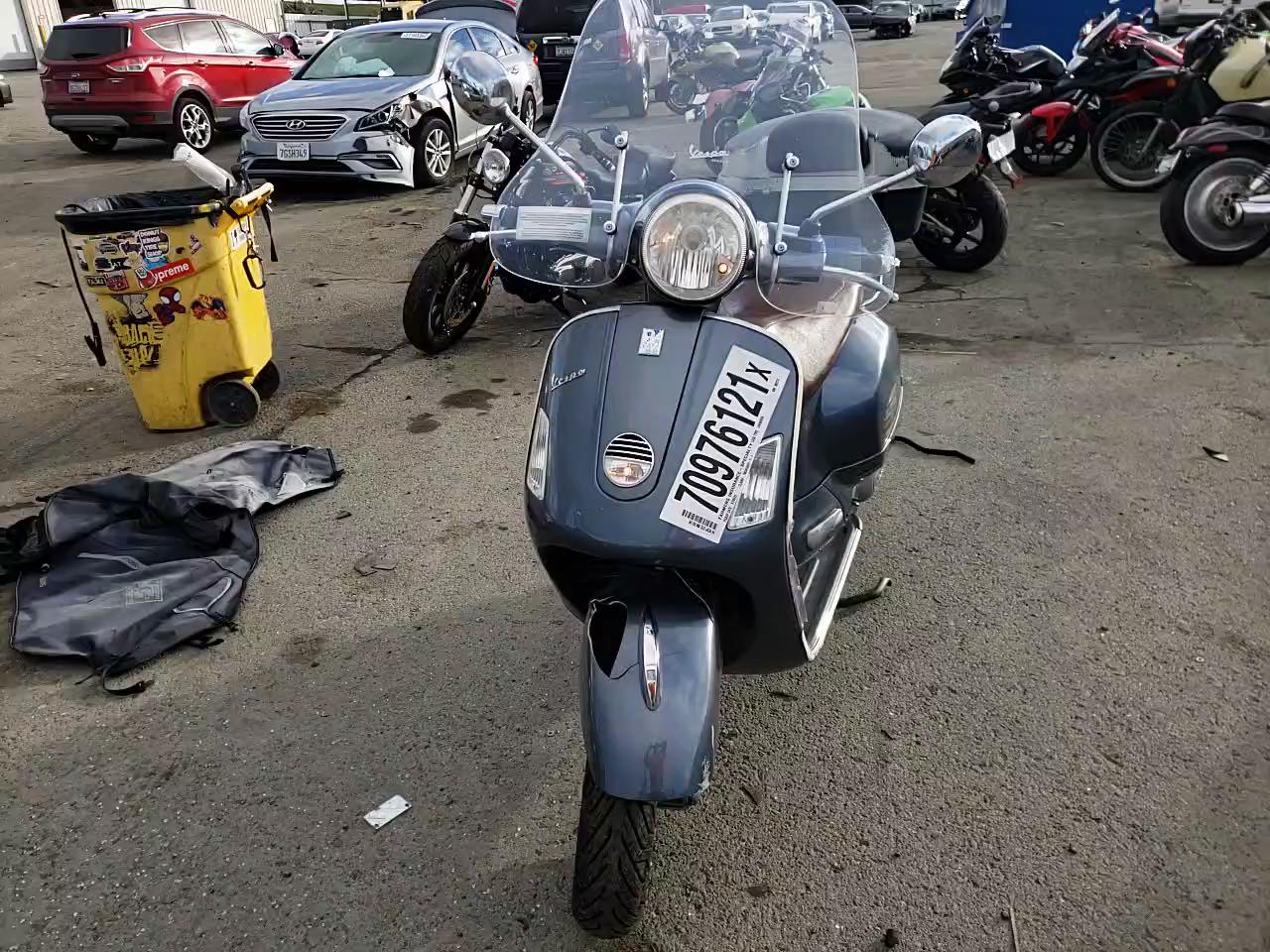 2014 VESPA GTS 300 SU ZAPM459L3E5802213
