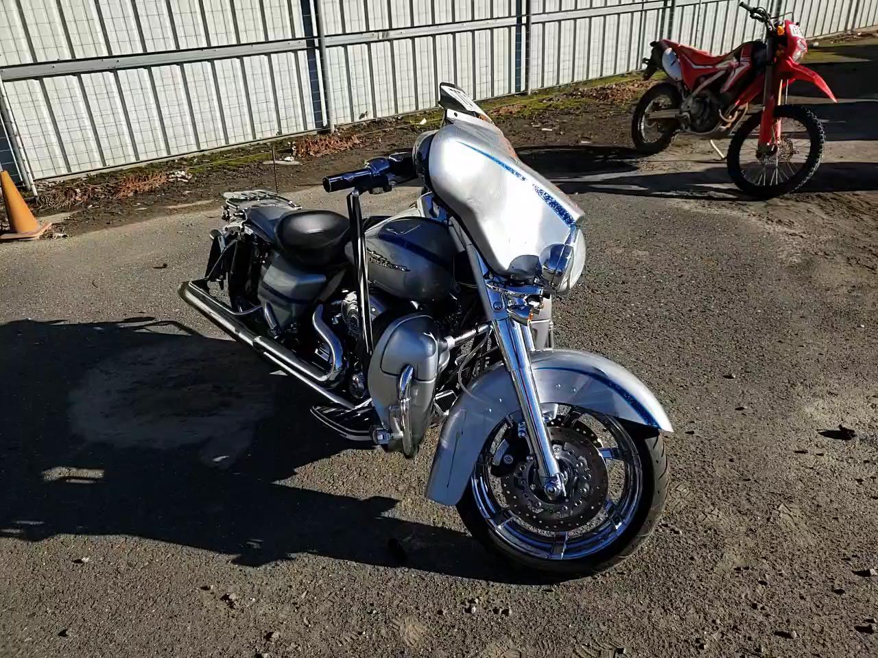 2010 HARLEY-DAVIDSON FLHX 1HD1KB419AB616006