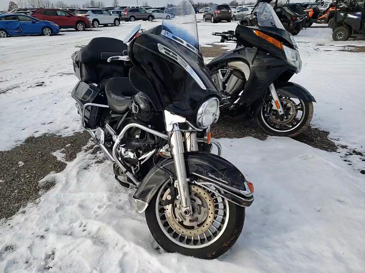 2009 HARLEY-DAVIDSON FLHTCU 1HD1FC4199Y619958