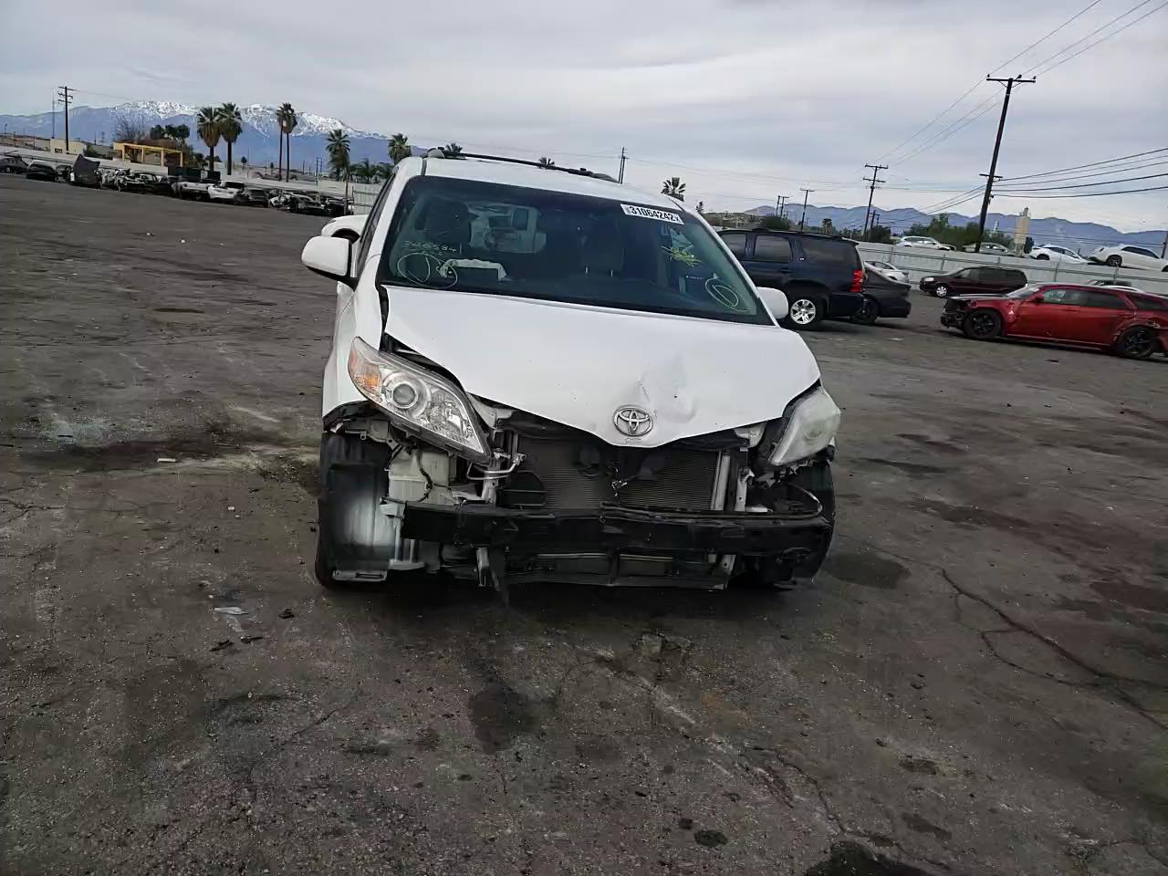 2015 TOYOTA SIENNA VAN 5TDKK3DC2FS638958