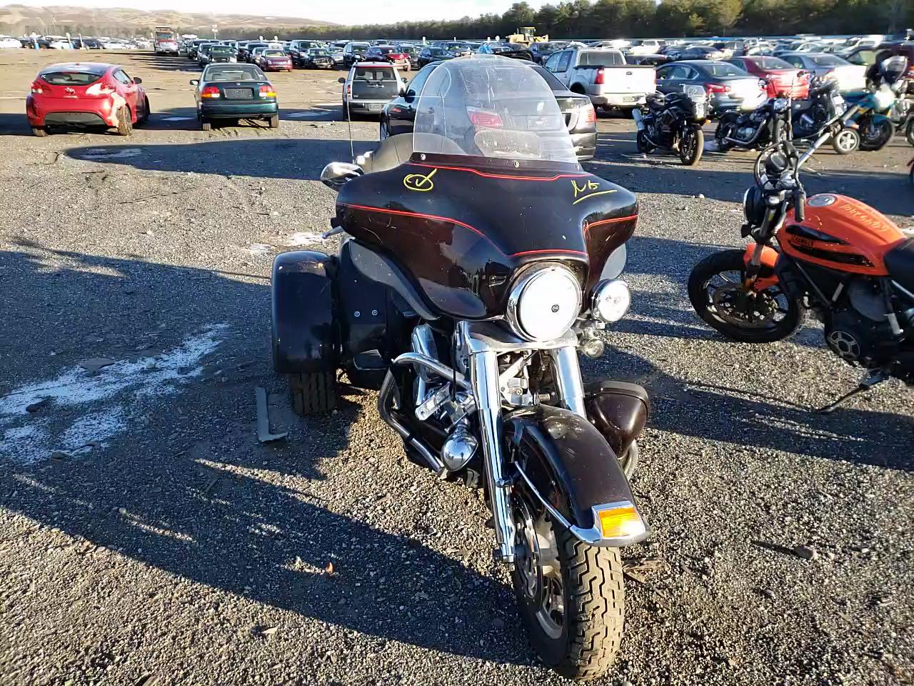 2011 HARLEY-DAVIDSON FLHTCUTG 1HD1MAM17BB850392