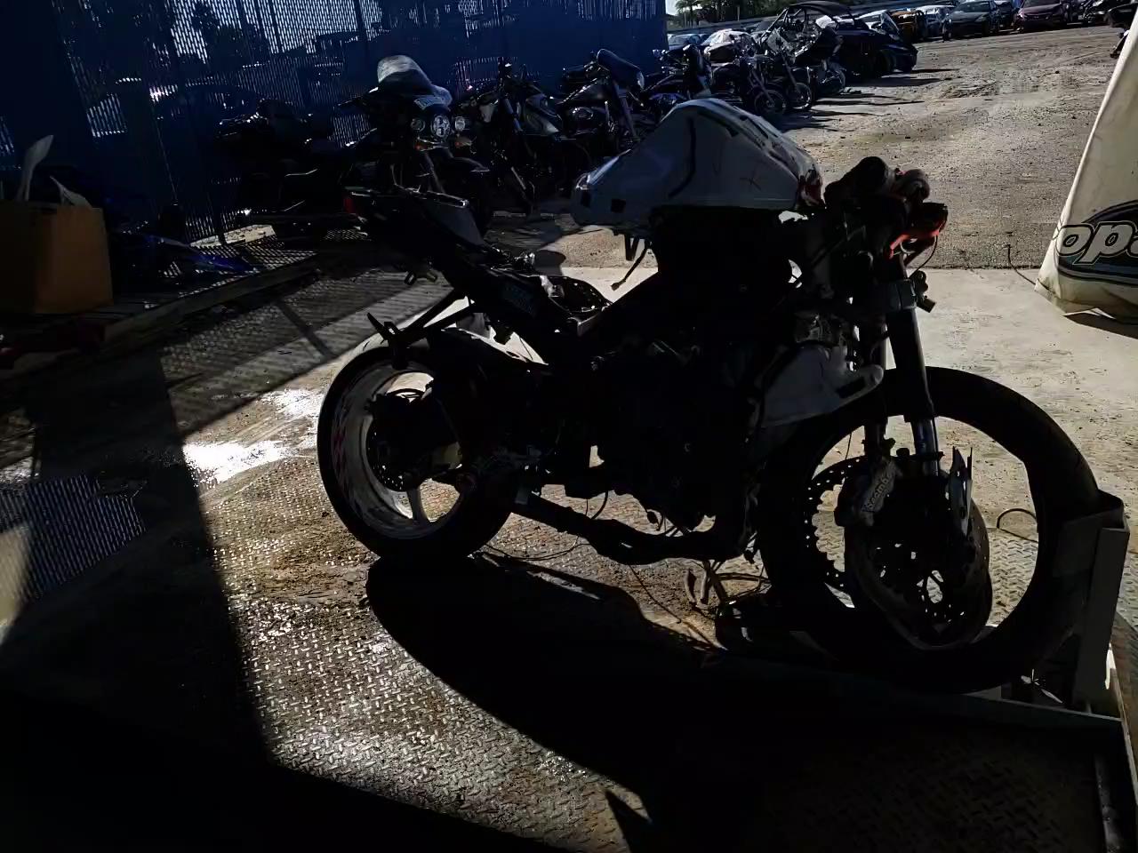 2019 SUZUKI GSX-R600 JS1GN7FAXK7100555