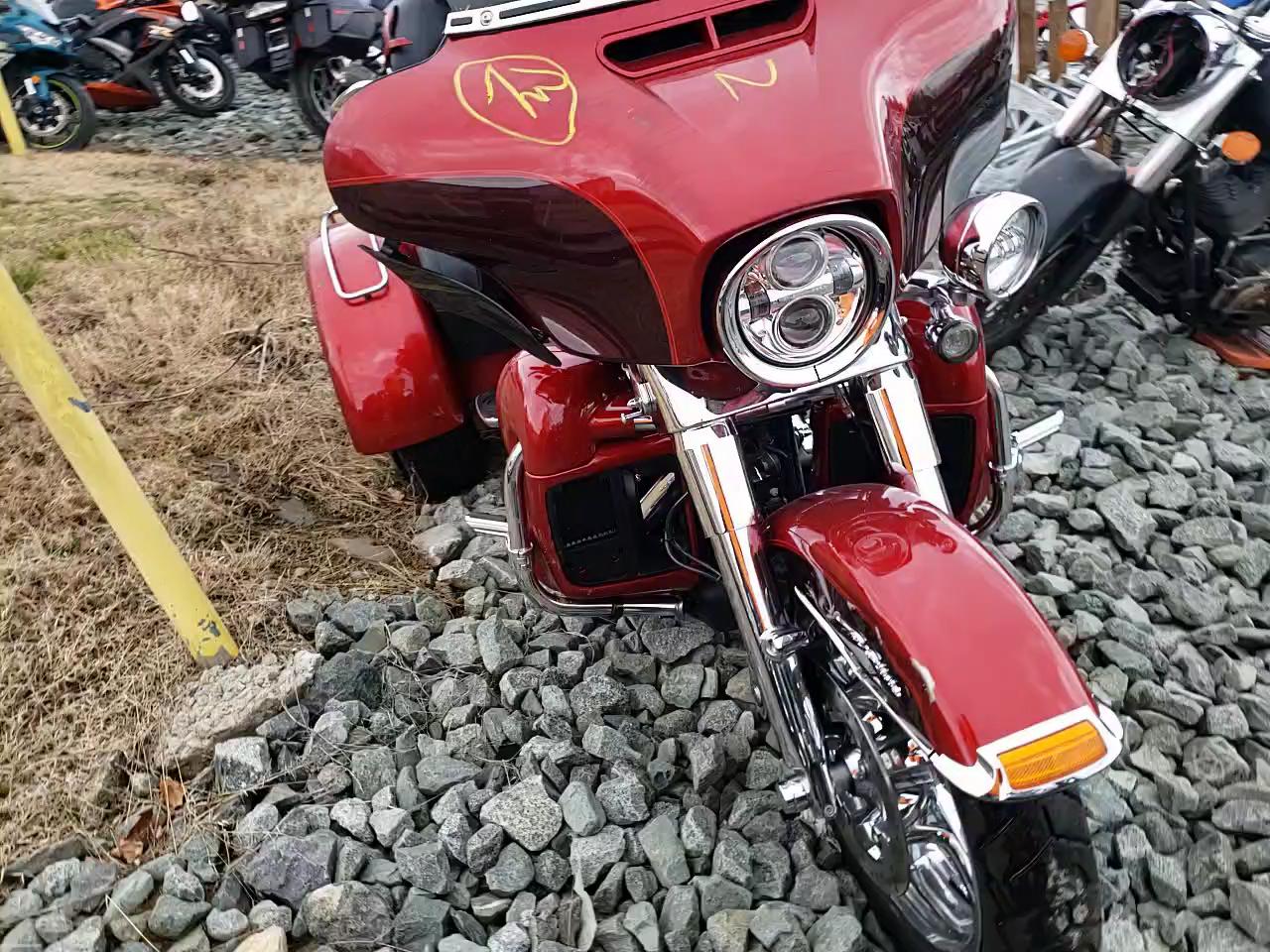 2018 HARLEY-DAVIDSON FLHTCUTG T 1HD1MAD19JB859822