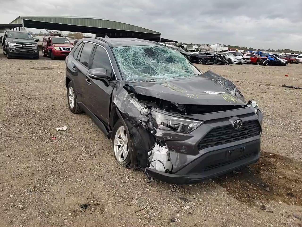 2020 TOYOTA RAV4 XLE - 2T3W1RFV4LW076237