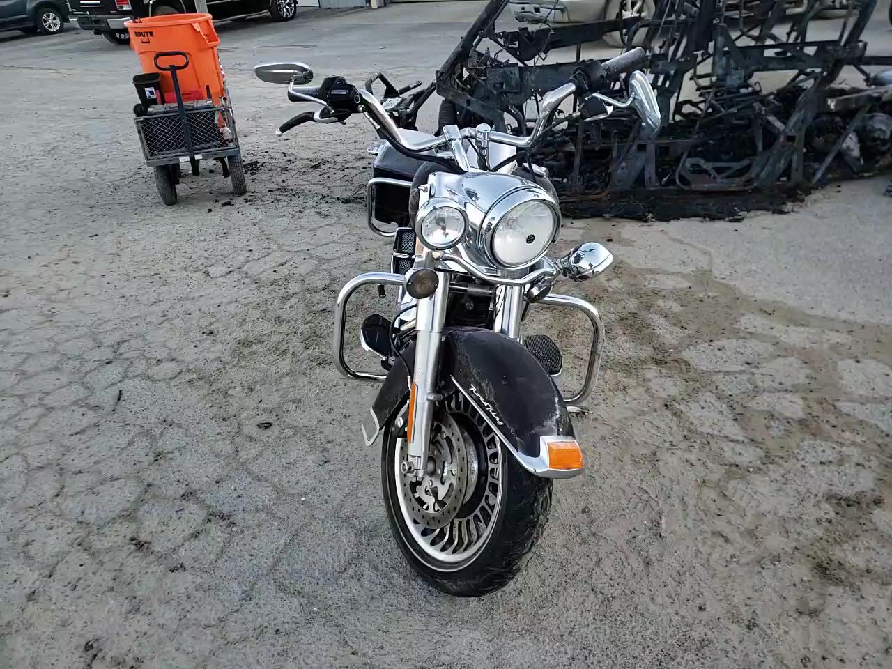 2011 HARLEY-DAVIDSON FLHR 1HD1FB41XBB646086