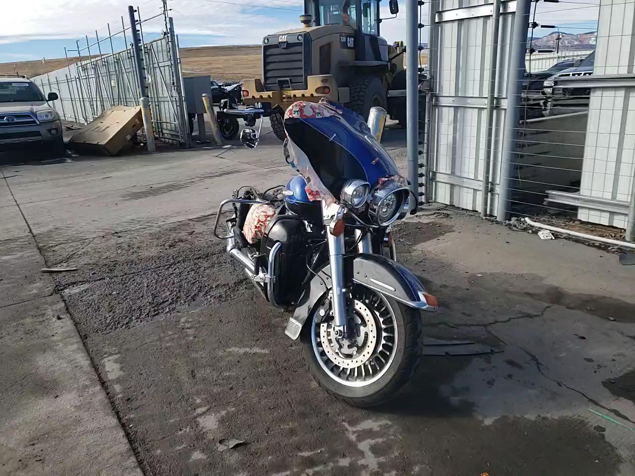 2010 HARLEY-DAVIDSON FLHTK 1HD1KEM16AB671921