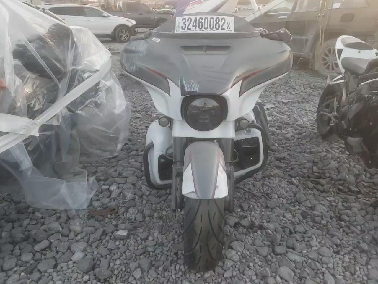 2020 HARLEY-DAVIDSON FLHX 1HD1KBC15LB632272