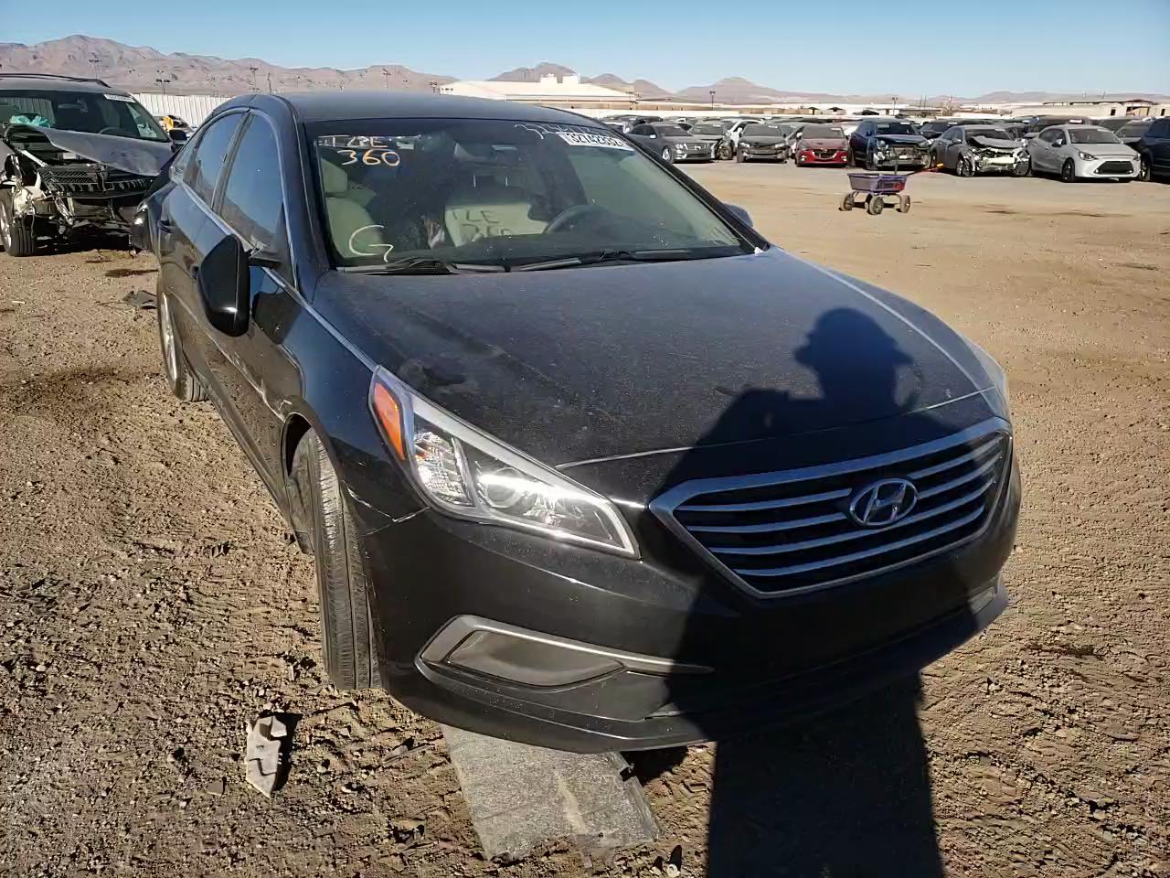2016 HYUNDAI SONATA SE 5NPE24AF3GH390566