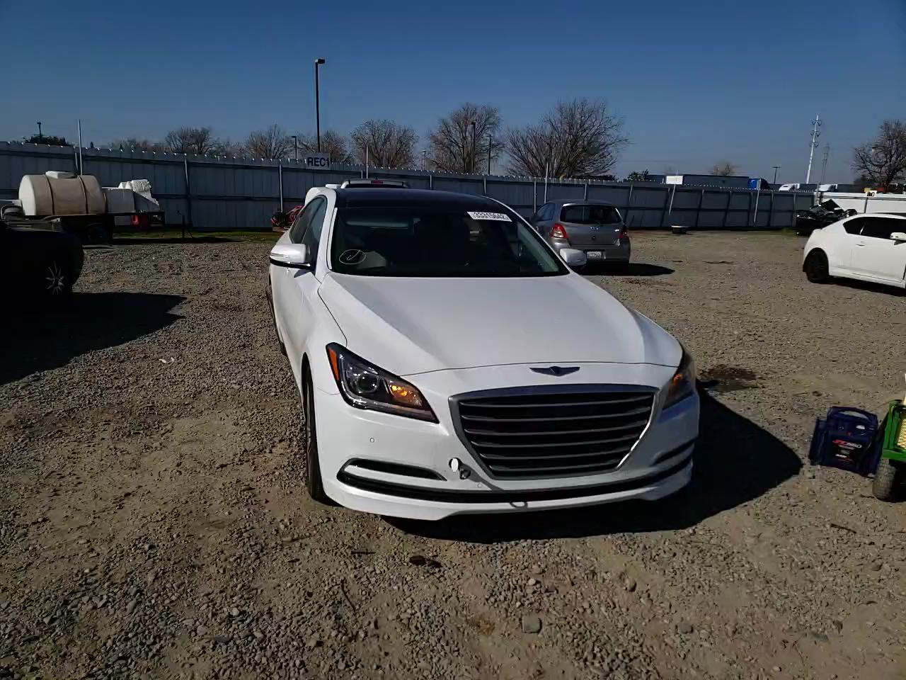 2015 HYUNDAI GENESIS 3. KMHGN4JE1FU069844