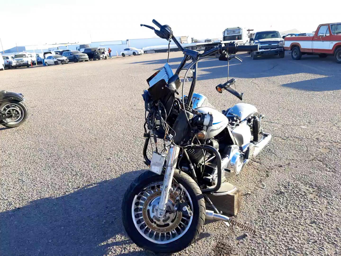 2011 HARLEY-DAVIDSON FLTRU 1HD1KGM19BB670954