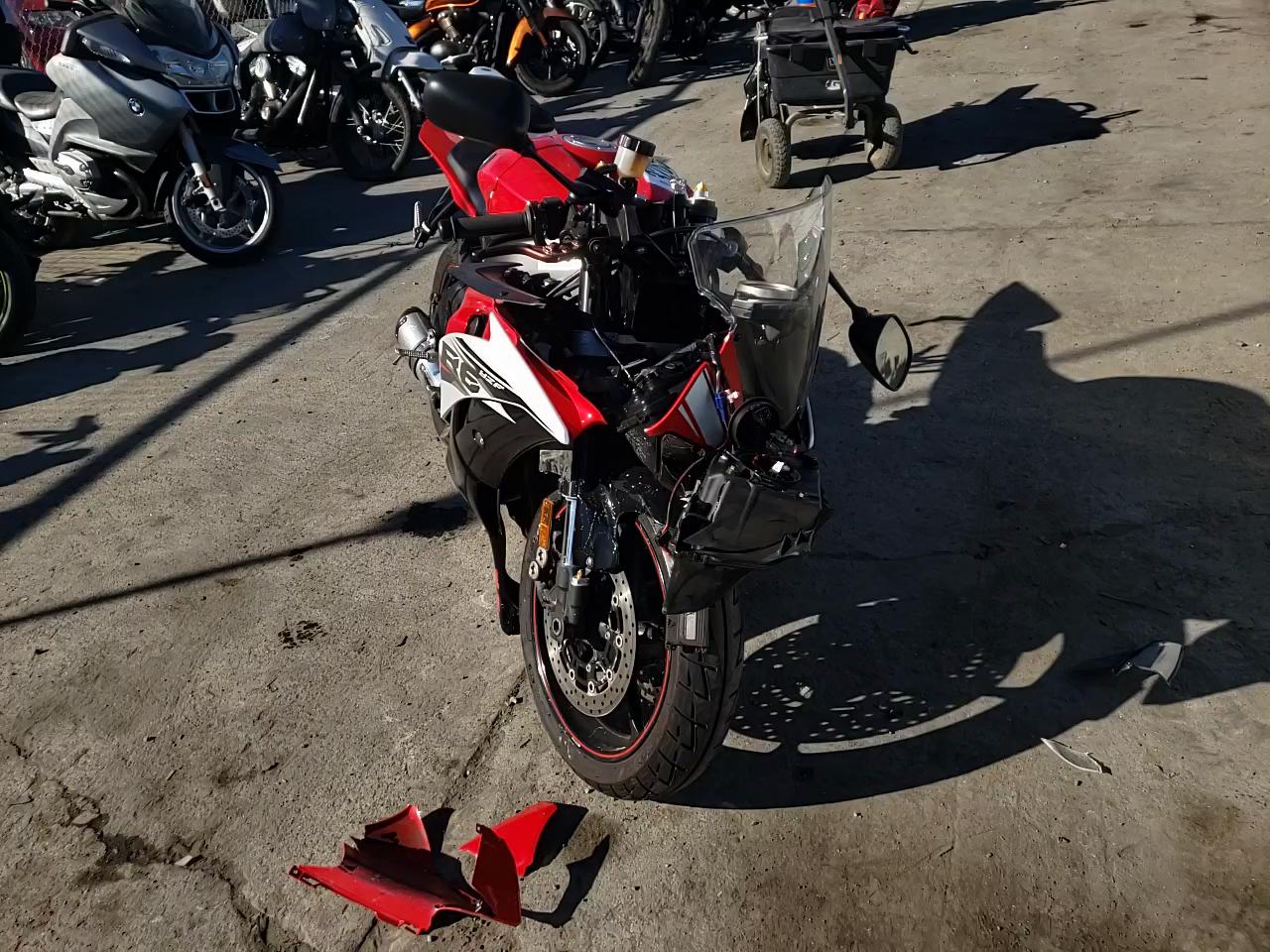 2014 YAMAHA YZFR6 C JYARJ16Y0EA008572