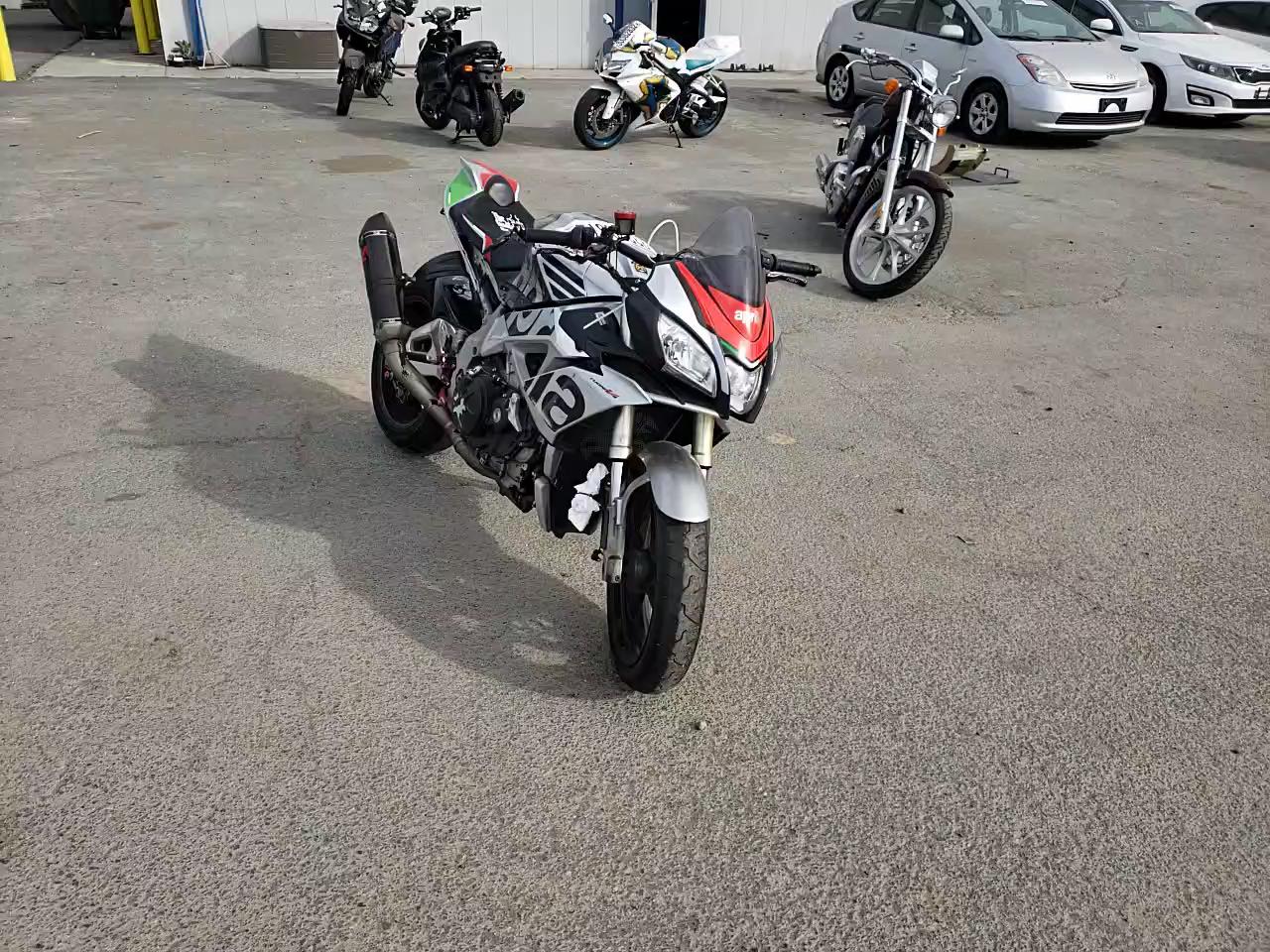 2017 APRILIA TUONO V4 1 ZD4KGUA04HS000453