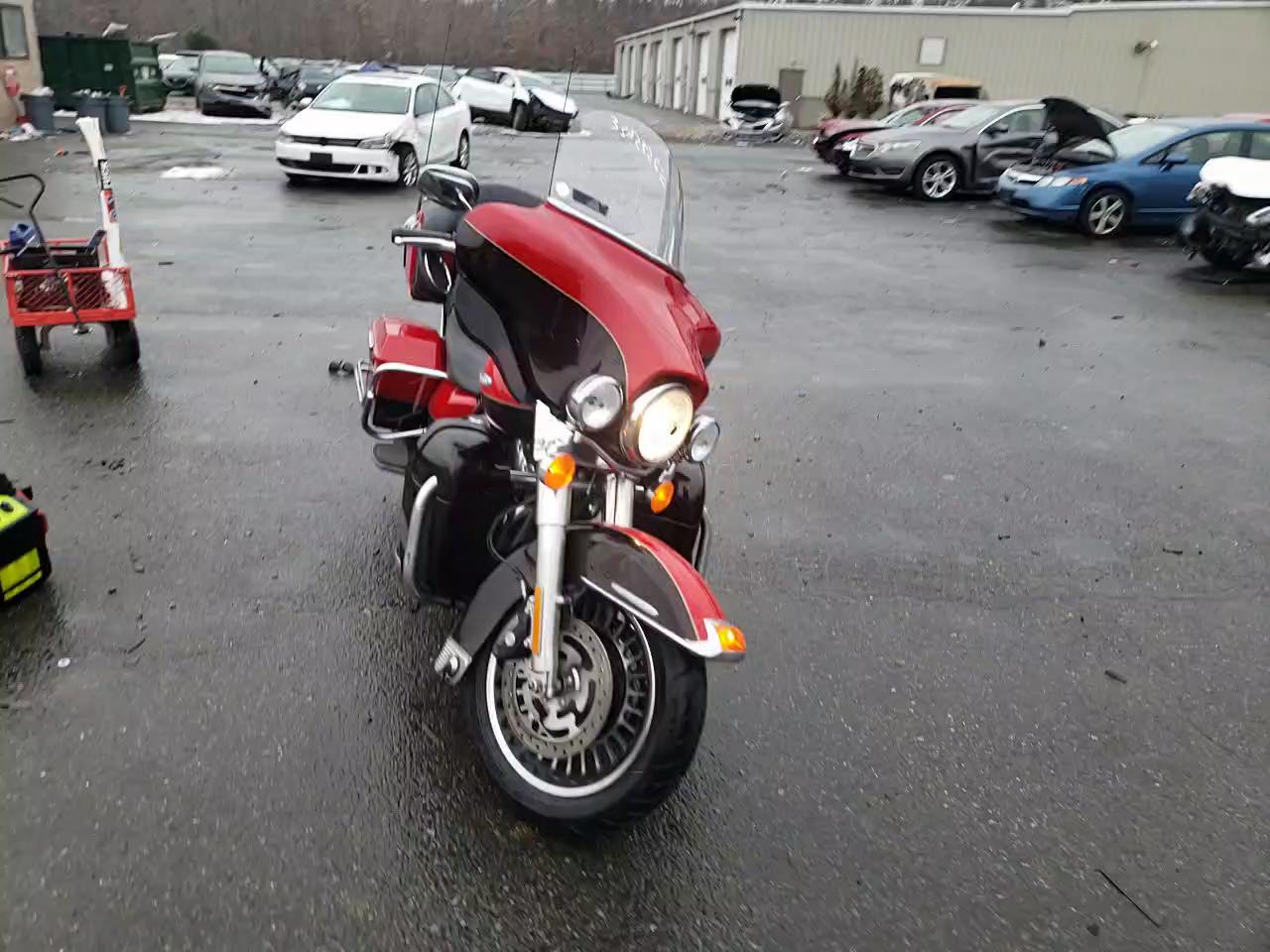2011 HARLEY-DAVIDSON FLHTK 1HD1KEM1XBB677271
